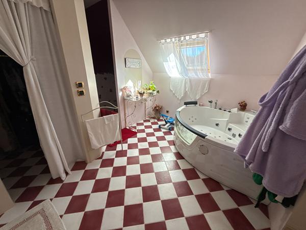 Maison 7 pièces 215.81 m2