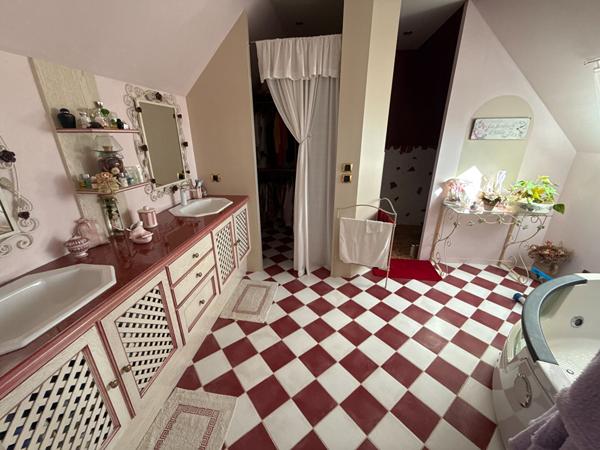 Maison 7 pièces 215.81 m2