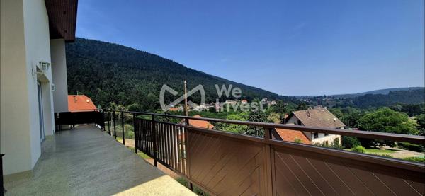 Maison rénovée avec vue panoramique et local indépendant