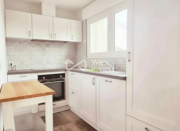 Maison rénovée avec vue panoramique et local indépendant