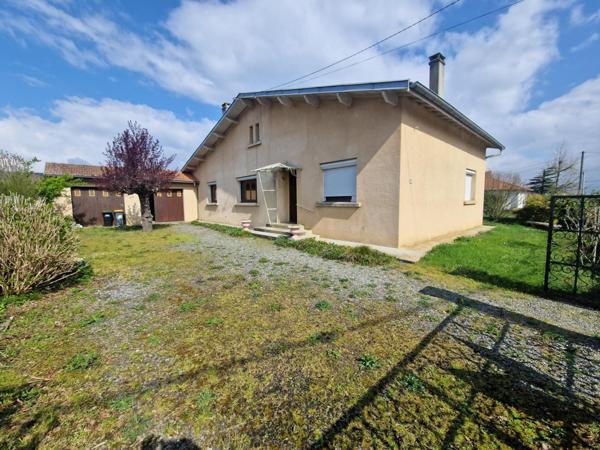 Maison des années 70 dans quartier résidentiel