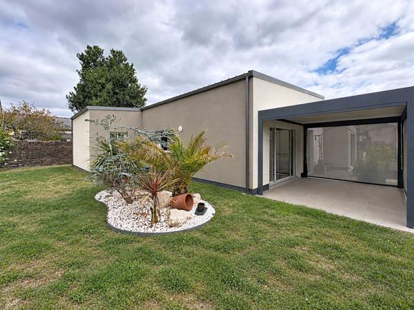 Maison contemporaine de plain-pied à louer aux Ponts-de-Cé, quartier Les Justices