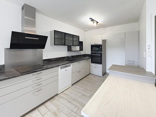 Maison contemporaine de plain-pied à louer aux Ponts-de-Cé, quartier Les Justices