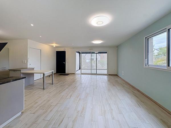Maison contemporaine de plain-pied à louer aux Ponts-de-Cé, quartier Les Justices