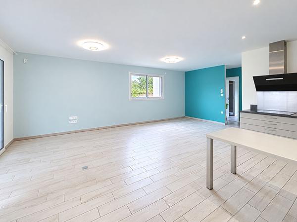 Maison contemporaine de plain-pied à louer aux Ponts-de-Cé, quartier Les Justices