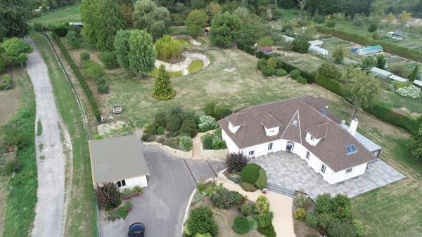 LAON (02) à vendre propriété d'exeption de 330 m2 et son terrain de 9000 m2