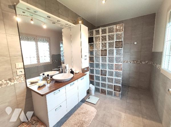 BELLERIVE / Al - Vue dominante
Belle VILLA T9 de plain pied T9  - JARDIN 2166 m² clôturé & Garage 2V