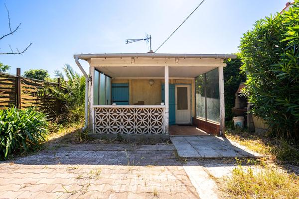 Maisonnette à réhabiliter avec jardin proche des plages saint-marinoises