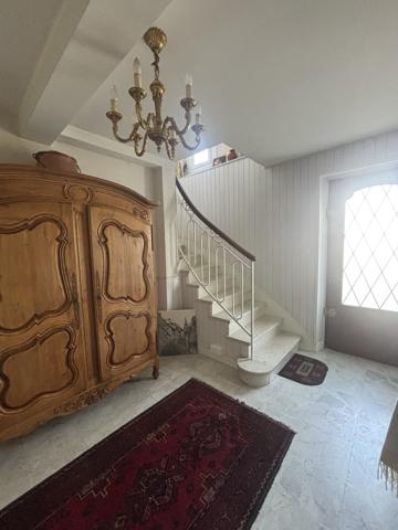 Maison 8 pièces AURILLAC (15) avec jardin et grand espaces d