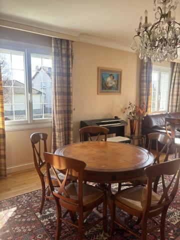 Maison 8 pièces AURILLAC (15) avec jardin et grand espaces d