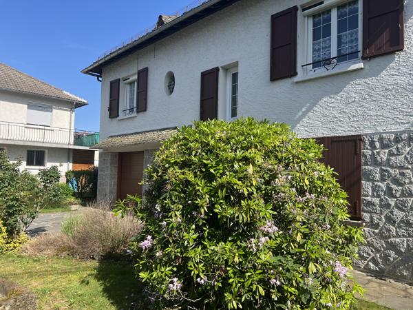 Maison 8 pièces AURILLAC (15) avec jardin et grand espaces d