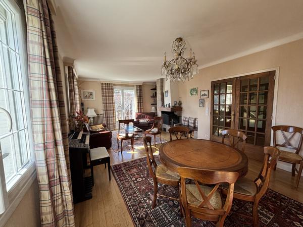Maison 8 pièces AURILLAC (15) avec jardin et grand espaces d