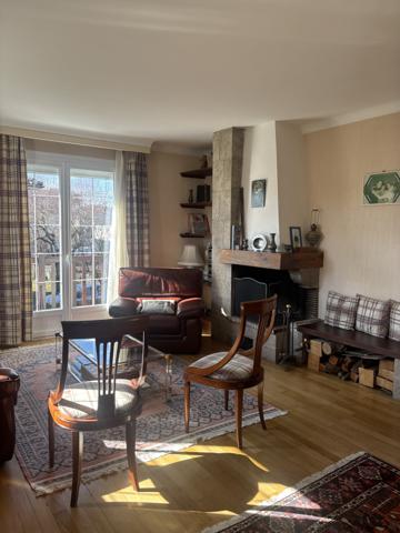Maison 8 pièces AURILLAC (15) avec jardin et grand espaces d