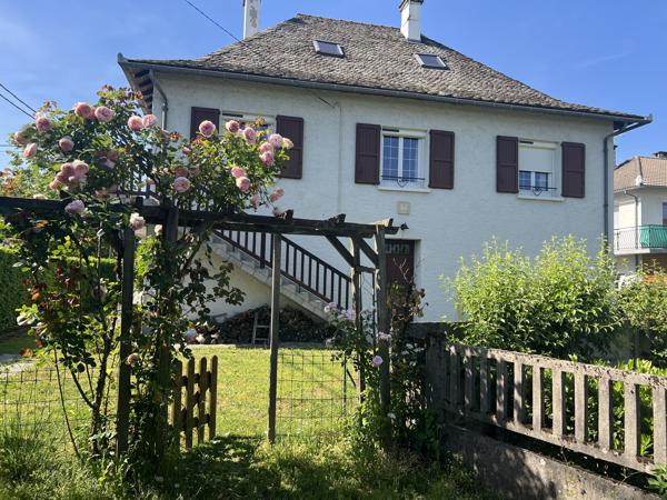 Maison 8 pièces AURILLAC (15) avec jardin et grand espaces d
