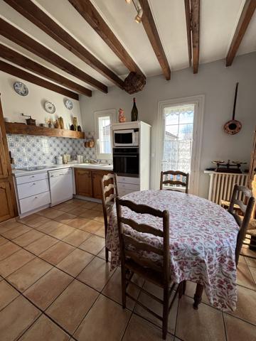 Maison 8 pièces AURILLAC (15) avec jardin et grand espaces d