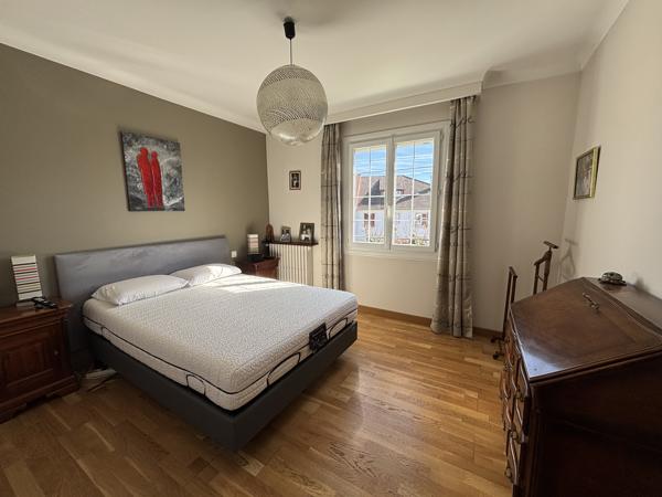 Maison 8 pièces AURILLAC (15) avec jardin et grand espaces d