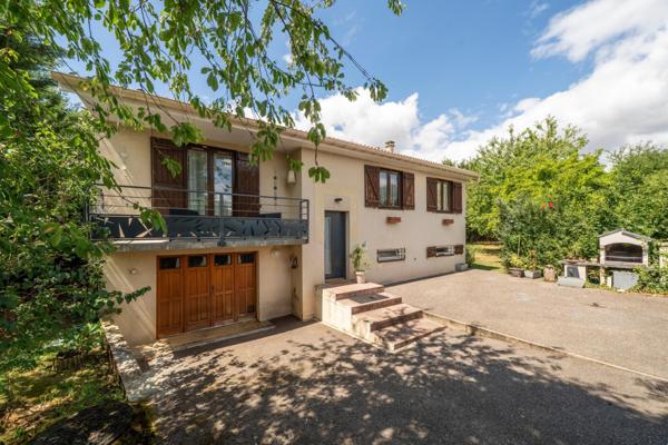 Maison individuelle – 6 chambres – Garage – Jardin arboré de 720 m²