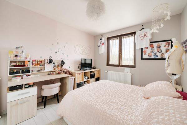 Maison individuelle – 6 chambres – Garage – Jardin arboré de 720 m²