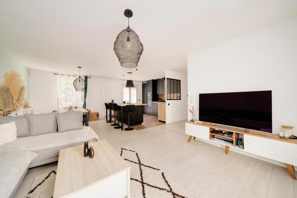 Maison individuelle – 6 chambres – Garage – Jardin arboré de 720 m²