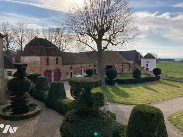 BEAUNE 14 kms Château sur 15 hectares
