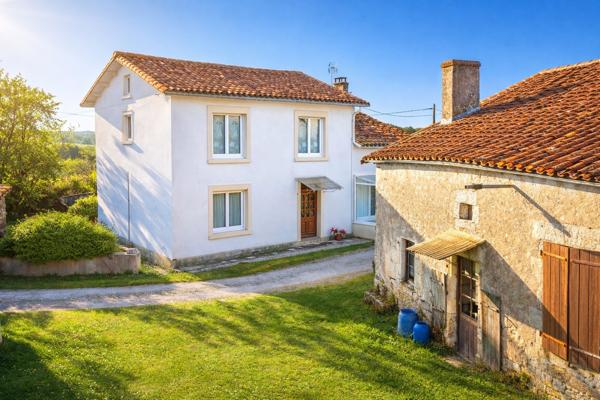 Ancien corps de ferme avec dépendances et potentiel Montmoreau saint cybard