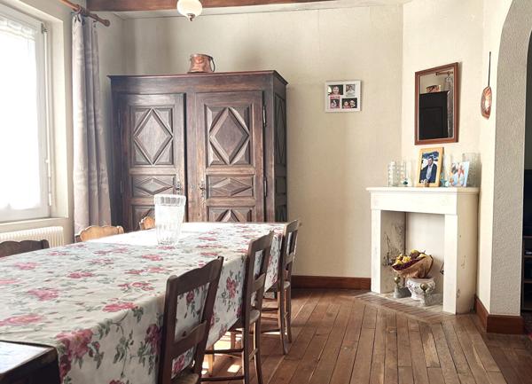 Ancien corps de ferme avec dépendances et potentiel Montmoreau saint cybard