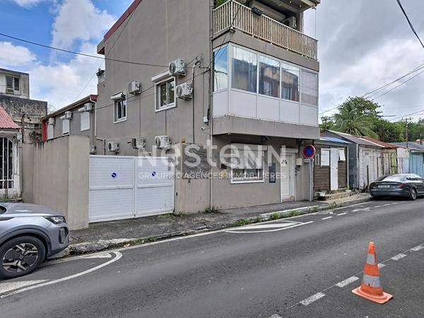 À  LOUER UN BUREAU MEUBLE DE 11.55 M² À POINTE-A-PITRE