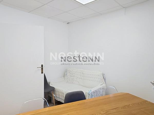 À  LOUER UN BUREAU MEUBLE DE 11.55 M² À POINTE-A-PITRE