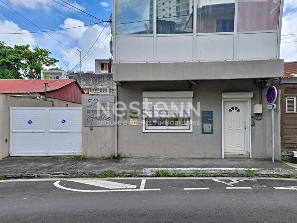 À  LOUER UN BUREAU MEUBLE DE 11.55 M² À POINTE-A-PITRE