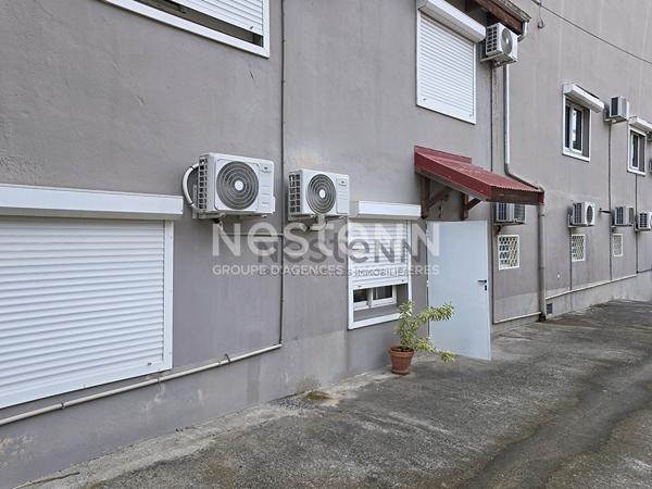 À  LOUER UN BUREAU MEUBLE DE 11.55 M² À POINTE-A-PITRE