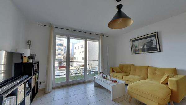 APPARTEMENT T3 AVEC BALCON - NON MEUBLE - MONTREUIL