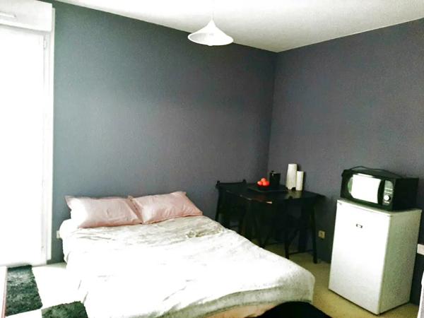 STUDIO MEUBLE DE 18 M2 AVEC TERRASSE PRIVATIVE