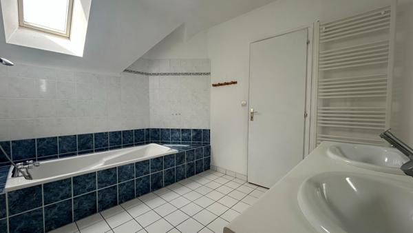 Maison familiale 7 pièces à vendre à Chavagne