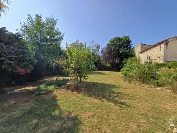 Maison de Maître Charentaise du XIXe siécle avec dépendances