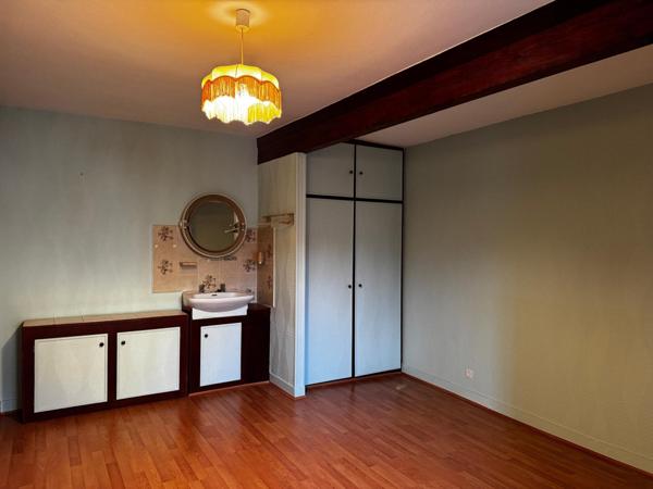 Maison avec Garage et Dépendances