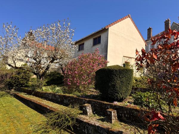 Maison avec Garage et Dépendances