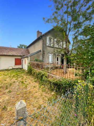 Charmante maison de village à Chezal-Benoît de 99 m2 3 chambres, dépendances et terrain