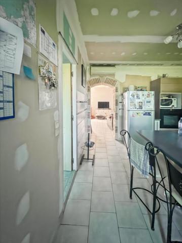 Charmante maison de village à Chezal-Benoît de 99 m2 3 chambres, dépendances et terrain