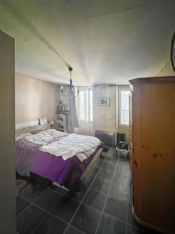 Charmante maison de village à Chezal-Benoît de 99 m2 3 chambres, dépendances et terrain