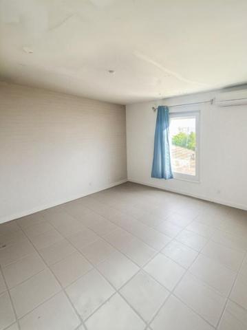 Charmante maison de village à Chezal-Benoît de 99 m2 3 chambres, dépendances et terrain