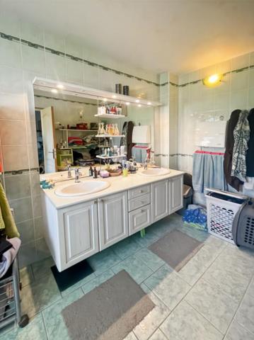 Charmante maison de village à Chezal-Benoît de 99 m2 3 chambres, dépendances et terrain