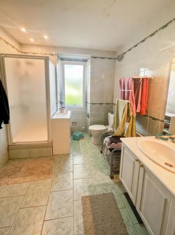 Charmante maison de village à Chezal-Benoît de 99 m2 3 chambres, dépendances et terrain