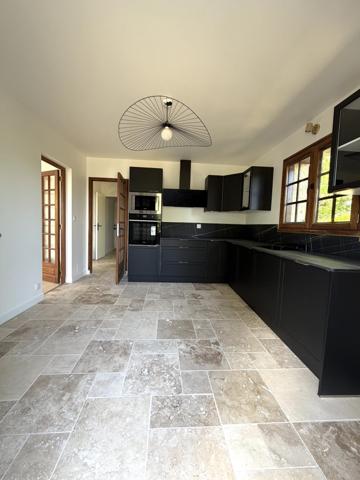 À vendre - Maison individuelle, 7 pièces située à Montbazon (37250)