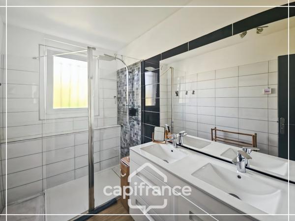 Maison de plain-pied 94 m² habitable,3 chambres, un bureau,sans vis-à-vis, tout à pied, prêt à vivre, jardin, garage