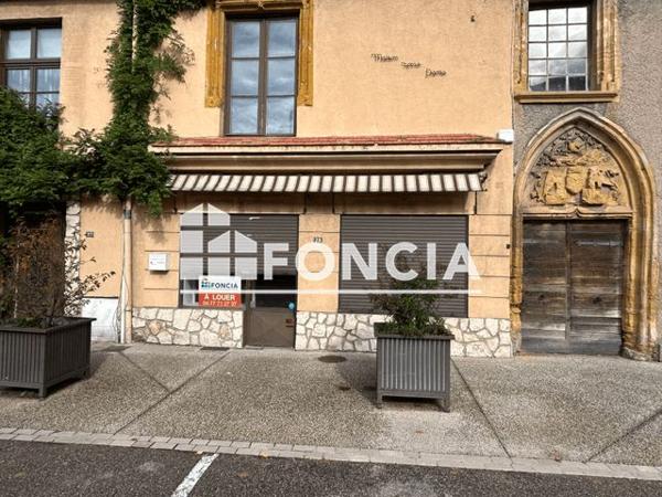 Location Local commercial 3 pièces 55.3 m² - 28 ROUTE DE PARIS / COUR DES DAMES La Pacaudiere 42163