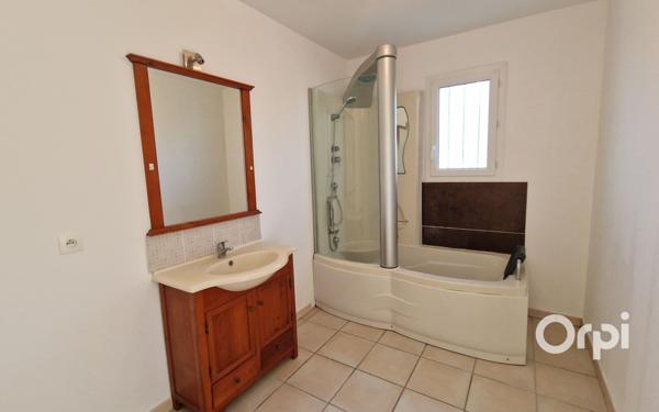 Maison à vendre    3 pièces •  Sainte-Gemme