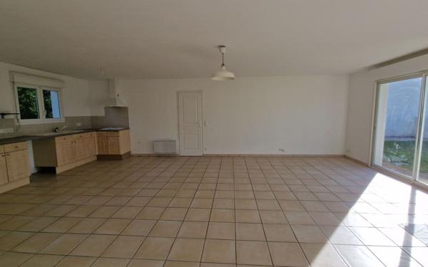 Maison à vendre    3 pièces •  Sainte-Gemme