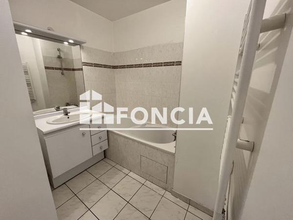 Location Appartement 2 pièces 49.2 m² - 3 PROMENADE DES ANGES St Cyr L Ecole 78210