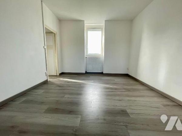 Maison à Vendre à Lannion (22300) en Côtes-d'Armor (22)
Ayant au rez de chaussée une entrée, u...