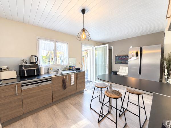 À LOUER – Communay - Maison meublée de 120 m² avec terrasse, jacuzzi et studio indépendant Communay (69360)